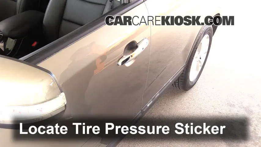2014 Kia Sorento EX 3.3L V6 Tires & Wheels Check Tire Pressure